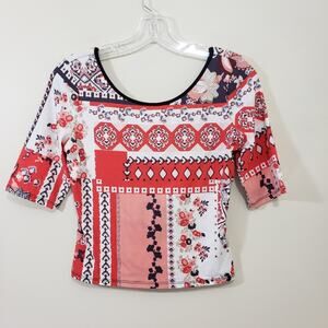 Guess patch patterned slight crop tie open back 3/4" sleeve shirt woman sz small